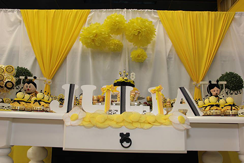 decoração de aniversário abelhinha Letras do nome decoradas