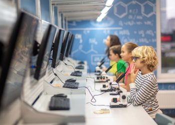 Como a IA pode interferir no desenvolvimento de crianças, jovens e adolescentes?