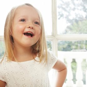 Existe idade certa para a criança começar a falar