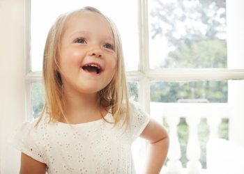 Existe idade certa para a criança começar a falar