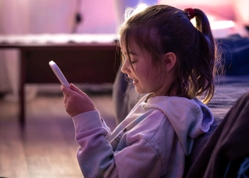 vicio em telas na infância-- blogmamaeecia - nomofobia