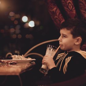 como fazer os filhos ajudarem nas tarefas domésticas